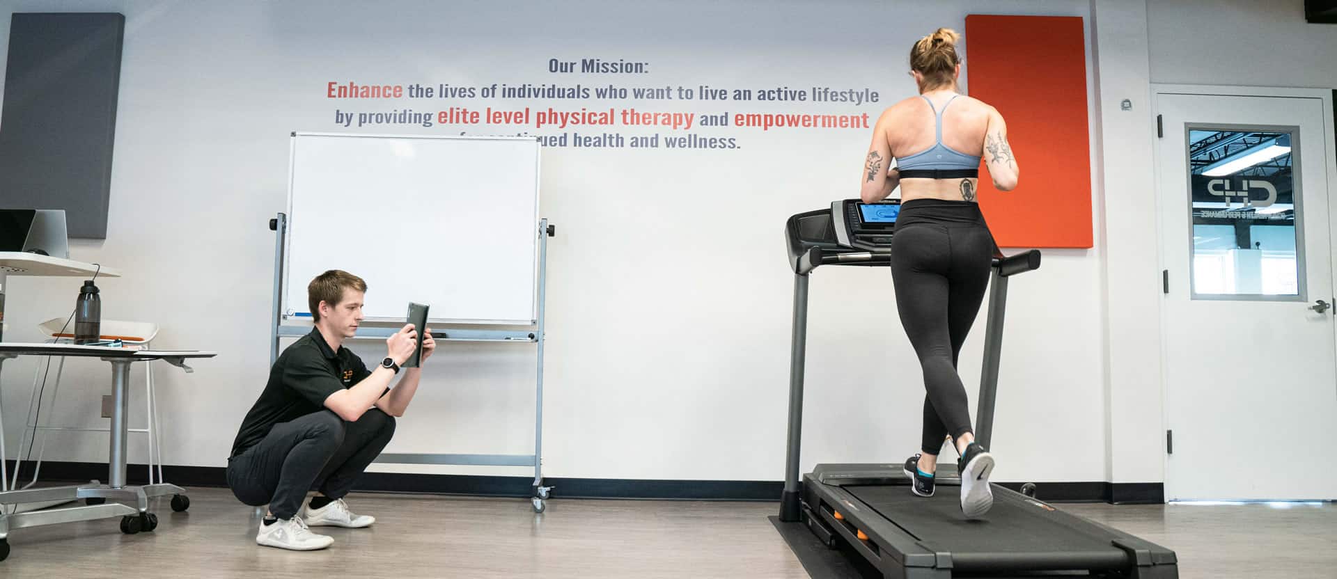 Alex assessing Melissa's running on treadmill using ipad