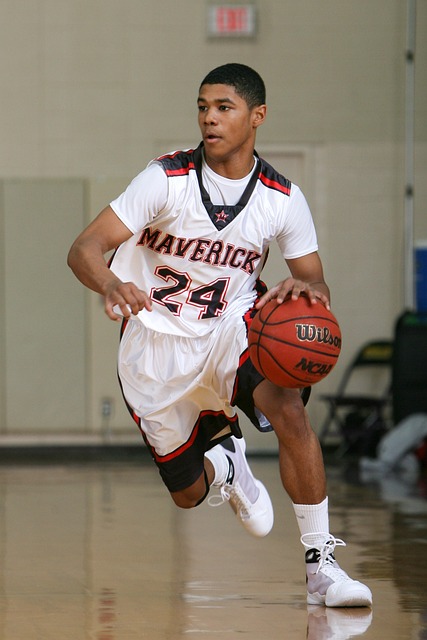 basketball player dribbling and cutting